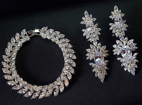 Idyia Earring